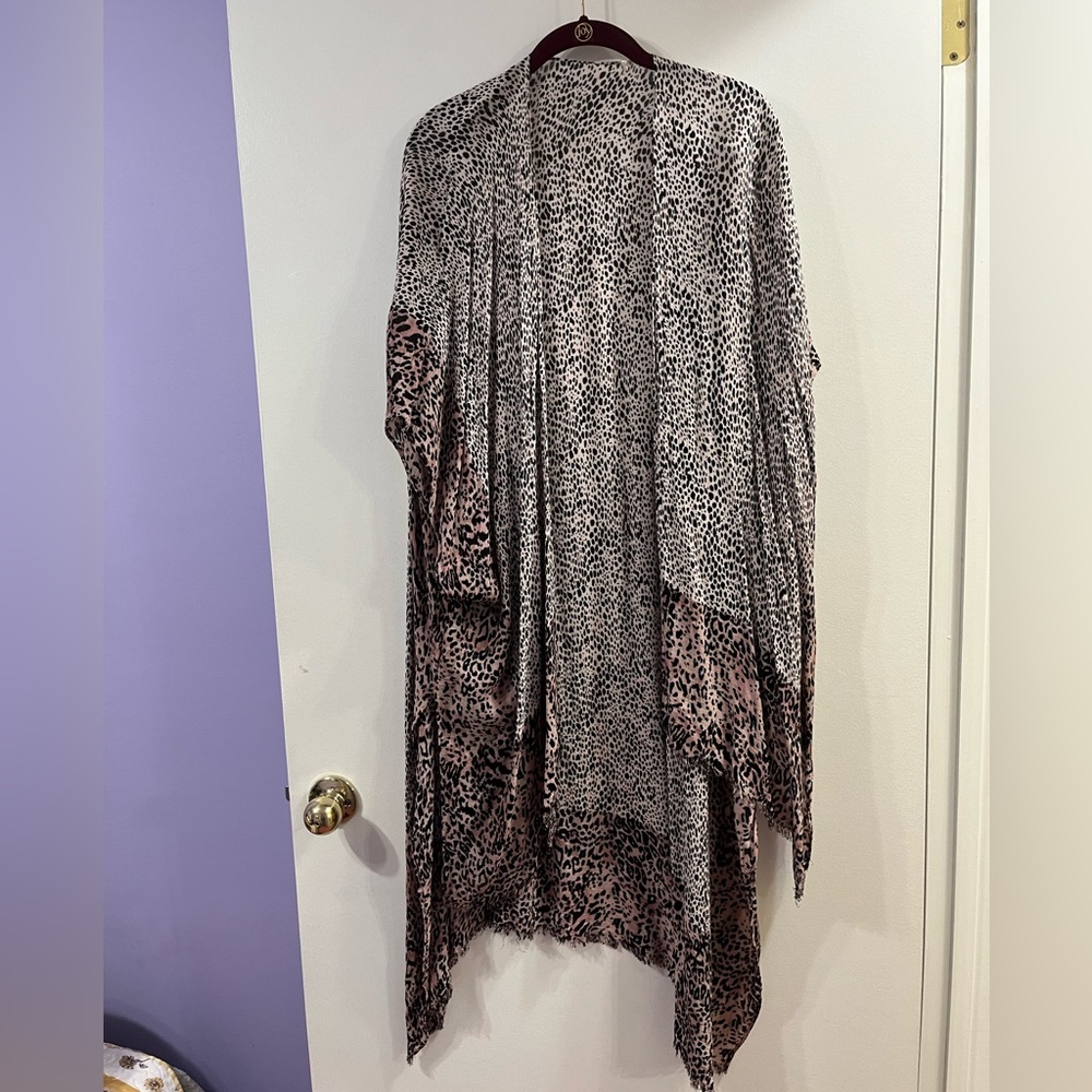 American Eagle cheetah print duster. EUC